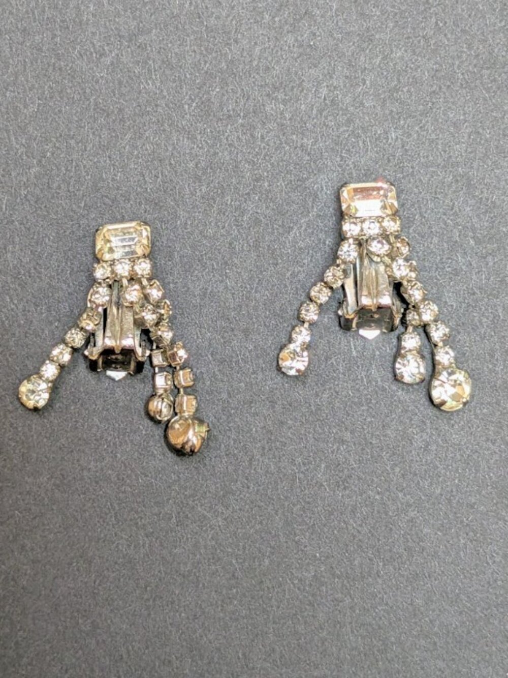Vintage WEISS Rhinestone Dangle Clip On Earrings Signed Crystal